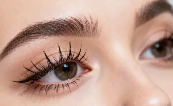 Are wispy lashes considered hybrid