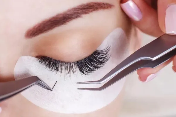 professional lash application peocess