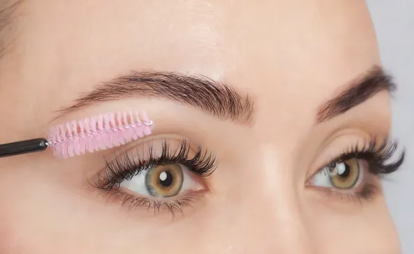How to apply false lashes cleanly and safely (without drama)